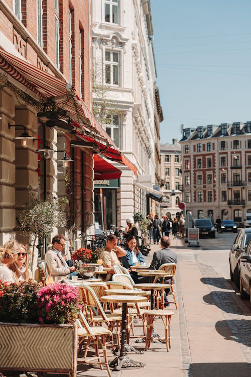 Transform Your Restaurant’s Outdoor Dining with Premium Awnings