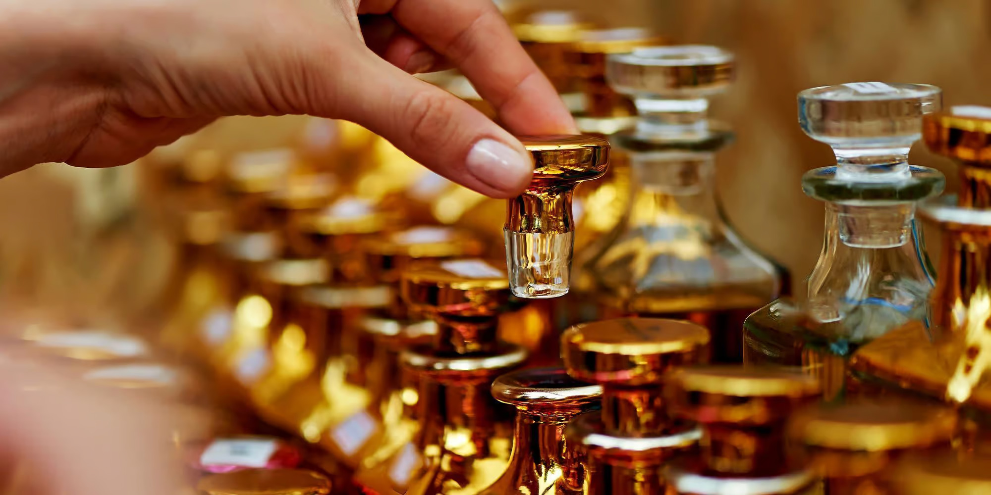 Kashmiri vs. Moroccan Oud: Choosing the Right Oud for Your Style