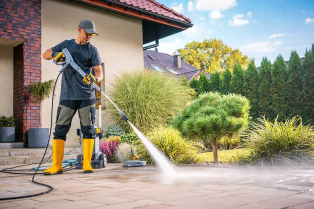 Residential vs. Commercial Pressure Cleaning in South Florida