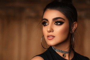 How to Create a Sharp and Smudge-Free Cat Eye makeup look