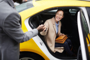 Cancun Airport Taxi vs Shuttle: Which Is Right for You?