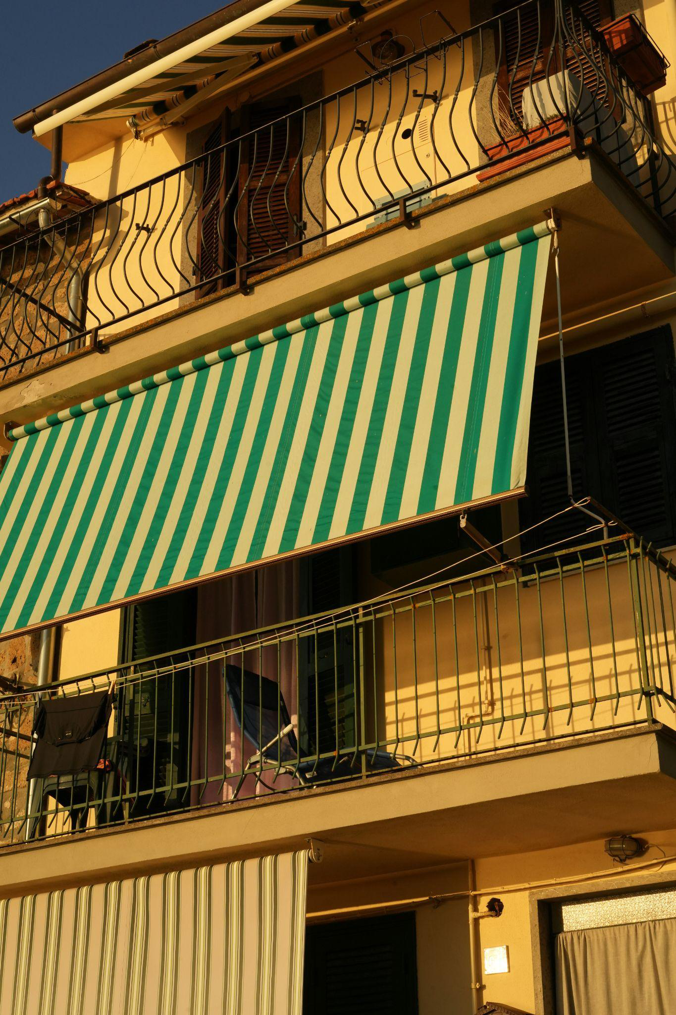 Shade That Works: How Smart Awning Choices Impact Outdoor Living in Hot and Humid Climates