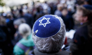 Women’s Kippahs: Blending Tradition with Personal Style