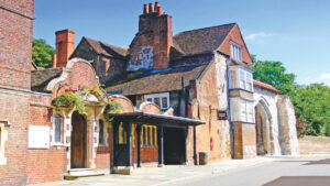 A Complete Guide to Choosing the Right Moving Company in Guildford
