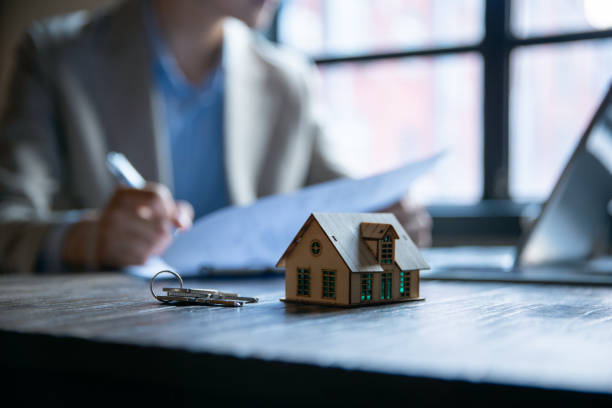 How Does a Mortgage Broker Simplify Cash-Out Refinance Options?